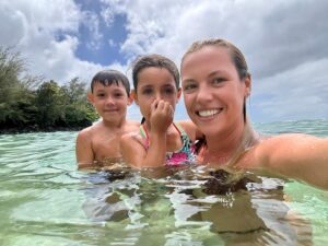 Agnes Bruckner Instagram - First summertime North Shore trip unlocked 🔓 
Adventures with my babies is the best!
Swipe for pure magic! 👉🏽👉🏽👉🏽👉🏽👉🏽

#northshore #kauai #love #adventure #vitaminsea #agnesbruckner #mama #babies #letsgo #corememories