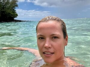 Agnes Bruckner Instagram - First summertime North Shore trip unlocked 🔓 
Adventures with my babies is the best!
Swipe for pure magic! 👉🏽👉🏽👉🏽👉🏽👉🏽

#northshore #kauai #love #adventure #vitaminsea #agnesbruckner #mama #babies #letsgo #corememories