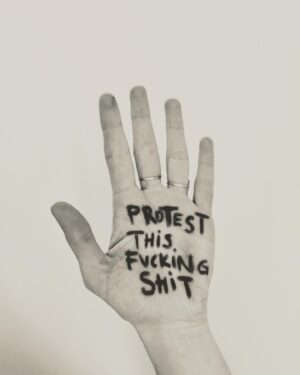 Agnieszka Grochowska Instagram - W A R S A W / #protestthisfuckingshit / #freedom / #iwantmycountryback / #wewillnevergiveup /  #dontgiveupthefight / 🖤🖤🖤🖤🖤⚡️⚡️⚡️⚡️⚡️