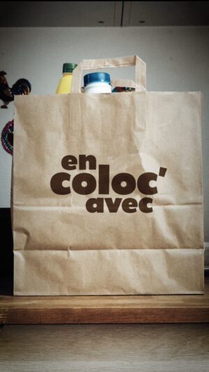 Agustín Galiana Instagram - Voici ma participation dans la série EN COLOC AVEC  de @bertrand_uzeel 🍿 C’était “PARFAIT” amigo 🤣 Merci encore de compter sur moi ☀️🙏🏻 trop cool d’être en coloc avec toi 🧡. À vite 👌🏼

#encolocavec #bertranduzeel #agustingaliana #album #enamorado