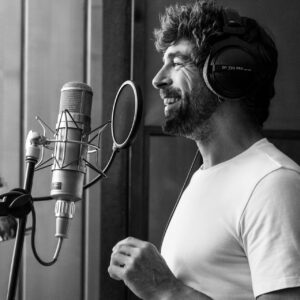 Agustín Galiana Instagram - ENAMORADO 🧡 Sortie 12 / 04 /24 ✨ Nouvel Album avec des titres originaux 🫶🏼. Précommande disponible sur le lien dans ma bio avec grande surprise inclue 🧡

Photo 📸 @christian_puech ✨

#enamorado #album #12avril #agustingaliana