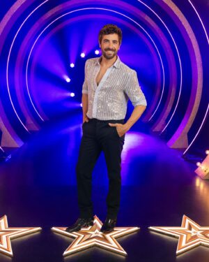 Agustín Galiana Instagram - Nouveau épisode d’STARMAKER c’est ce soir a 20h45 🎉 sur @rtltvi 🎉

#starmaker #jarry #anggun #agustingaliana #belgique #mariadelrio #soiree #emssiontv #telecrochet #chanson #imitation #episode #chanteur #chanteuse #rtltvi #rtl