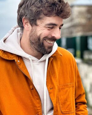 Agustín Galiana Instagram - HAPPY WEEK-END 🧡  Petite balade qui fait du bien avec kouig-amann 🥨

#paris #pontauchange #balade #kouignamann #vinoisserie #samedi