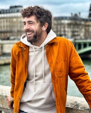 Agustín Galiana Instagram - HAPPY WEEK-END 🧡  Petite balade qui fait du bien avec kouig-amann 🥨

#paris #pontauchange #balade #kouignamann #vinoisserie #samedi