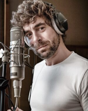 Agustín Galiana Instagram - 🥰 RDV a minuit pour écouter ENAMORADO 🥰
Hâte de vous livrer ce beau titre 🍾

#enamorado #single #album #agustingaliana #universal #amour #amor #amoureux #enamoure #love