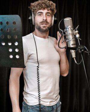Agustín Galiana Instagram - 🥰 RDV a minuit pour écouter ENAMORADO 🥰
Hâte de vous livrer ce beau titre 🍾

#enamorado #single #album #agustingaliana #universal #amour #amor #amoureux #enamoure #love