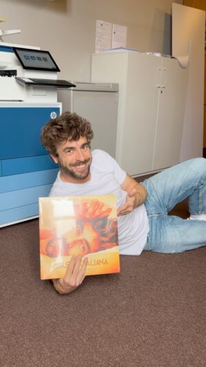Agustín Galiana Instagram - CASCADE 🏆 Un peu d’humour pour ce jeudi 🤣 ENAMORADO ❤️ Album disponible sur toutes les plateformes 🙏🏻🤣❤️

#album #disponible #enamorado #single #honnettement #universal #amour #amor #monamour  #miamor
