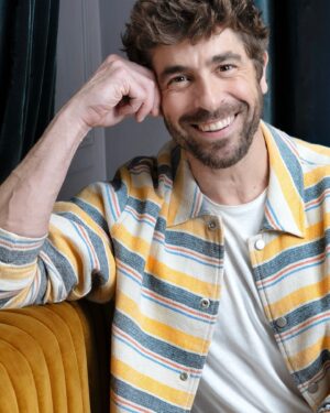Agustín Galiana Instagram - ☀️Dans l’objectif de @dahmanephotographer pour l’article qui est paru la semaine dernier dans @closer_france 🎉

#album #enamorado #closer #universal #sortie #single #france #amour #amor #amoureux