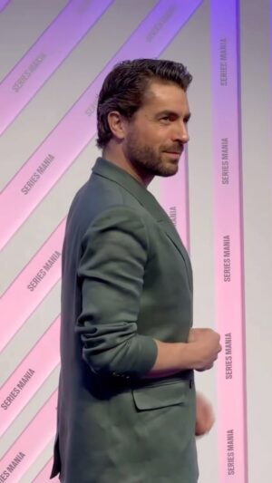 Agustín Galiana Instagram - Hier soir à  @seriesmania pour la Cérémonie d’Ouverture 🧡 et la découverte de la série « Le problème à 3 corps » 💪🏼

Merci @thekooples pour le costume 🙏🏻💫 et @philippezorzetto 👞