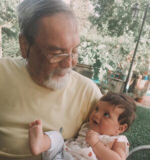 Agustín Sierra Instagram - 27 de marzo para toda la vida ✨

Hoy, con alegría y entre muchas lágrimas tmb, celebro lo afortunado que fui de tenerte conmigo tanto tiempo. 
Obvio que me encantaría que estés acá, a veces se me hace difícil sin vos, pero como decías siempre, “hay que ser agradecido hijo” y yo agradezco haber tenido un padre como vos, con tus valores y tus consejos.

Feliz cumpleaños viejito donde sea que estés ! 
Te quiero y te extraño mucho 🩵♾️🤍