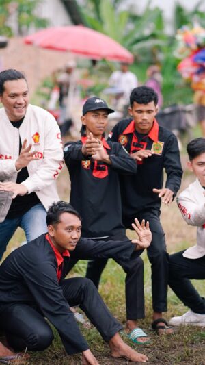 Ahmad Affandy Instagram - Kuda Lumping
Reog Ponorogo & Pencak Silat
Rabu 7 Februari 2024 
Desa Bintara Jalur 8

All IN PRABOWO
AKSI NYATA BUKAN UJUNG 8
#banyuasin #kreatifinovatif #bergerakbersama #achmadkhadafi #caleg2024 #gerindra #sumsel #prabowopresiden