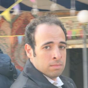 Ahmed EL-Ghandour Instagram - الاسبوع اللي فات اتقابلنا مع احمد الغندور (@eldaheeh) في اخر فوتوسيشن  ليه مع مصطفي احمد (@moosta_ahmed ) 

لفينا مع الغندور في المنصورة و طلخا و ميت خميس و جوجر وقضينا وقت 
تصوير ممتع جدا بنتفرج علي موستا و ازاي بيعرف يصور المدينه والبلد وشوارعها وناسها باسلوبه المختلف في التصوير والحكي. اللقطات اللي اتاخدت للغندور كانت في شوارع مصطفى بيحبها فالمنصورة والبلاد اللي حوليها ودايما كان بينقي الفريمات اللي فيها النيل او مليانه بالوان مختلفة من بيوت وشبابيك في الشارع.

دايما لما بننزل مع موستا بننبهر بالطريقة اللي بيشوف بيها المشاهد وازاي بيعرف يترجم اللي شايفة بحركة تصوير بسيطة بتركز علي المحتوي والشخص اللي بيتصور في البيئة المحيطة ليه. عشان تشوفوا الشغل بتاع موستا ماتنسوش تتابعوه علي @moosta_ahmed 

Shots: @moosta_ahmed 
Staring: @ghandour6 
Stylist: @omarelsaied_ 
Production: @ripple.mgmt 
Mgmt: @kareemelbaz_