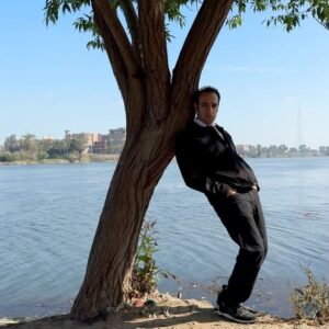 Ahmed EL-Ghandour Instagram - الاسبوع اللي فات اتقابلنا مع احمد الغندور (@eldaheeh) في اخر فوتوسيشن  ليه مع مصطفي احمد (@moosta_ahmed ) 

لفينا مع الغندور في المنصورة و طلخا و ميت خميس و جوجر وقضينا وقت 
تصوير ممتع جدا بنتفرج علي موستا و ازاي بيعرف يصور المدينه والبلد وشوارعها وناسها باسلوبه المختلف في التصوير والحكي. اللقطات اللي اتاخدت للغندور كانت في شوارع مصطفى بيحبها فالمنصورة والبلاد اللي حوليها ودايما كان بينقي الفريمات اللي فيها النيل او مليانه بالوان مختلفة من بيوت وشبابيك في الشارع.

دايما لما بننزل مع موستا بننبهر بالطريقة اللي بيشوف بيها المشاهد وازاي بيعرف يترجم اللي شايفة بحركة تصوير بسيطة بتركز علي المحتوي والشخص اللي بيتصور في البيئة المحيطة ليه. عشان تشوفوا الشغل بتاع موستا ماتنسوش تتابعوه علي @moosta_ahmed 

Shots: @moosta_ahmed 
Staring: @ghandour6 
Stylist: @omarelsaied_ 
Production: @ripple.mgmt 
Mgmt: @kareemelbaz_