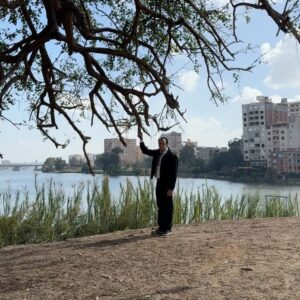 Ahmed EL-Ghandour Instagram - الاسبوع اللي فات اتقابلنا مع احمد الغندور (@eldaheeh) في اخر فوتوسيشن  ليه مع مصطفي احمد (@moosta_ahmed ) 

لفينا مع الغندور في المنصورة و طلخا و ميت خميس و جوجر وقضينا وقت 
تصوير ممتع جدا بنتفرج علي موستا و ازاي بيعرف يصور المدينه والبلد وشوارعها وناسها باسلوبه المختلف في التصوير والحكي. اللقطات اللي اتاخدت للغندور كانت في شوارع مصطفى بيحبها فالمنصورة والبلاد اللي حوليها ودايما كان بينقي الفريمات اللي فيها النيل او مليانه بالوان مختلفة من بيوت وشبابيك في الشارع.

دايما لما بننزل مع موستا بننبهر بالطريقة اللي بيشوف بيها المشاهد وازاي بيعرف يترجم اللي شايفة بحركة تصوير بسيطة بتركز علي المحتوي والشخص اللي بيتصور في البيئة المحيطة ليه. عشان تشوفوا الشغل بتاع موستا ماتنسوش تتابعوه علي @moosta_ahmed 

Shots: @moosta_ahmed 
Staring: @ghandour6 
Stylist: @omarelsaied_ 
Production: @ripple.mgmt 
Mgmt: @kareemelbaz_