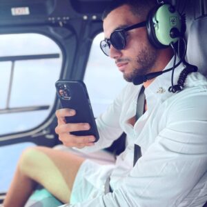 Ahmed Harroun Instagram - Je n’ai pas changé , j’ai juste compris ce qui étaient important pour moi .

Va toujours de l'avant,
sans regarder derrière,
Et ne perds pas ton temps .