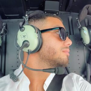 Ahmed Harroun Instagram - Je n’ai pas changé , j’ai juste compris ce qui étaient important pour moi .

Va toujours de l'avant,
sans regarder derrière,
Et ne perds pas ton temps .