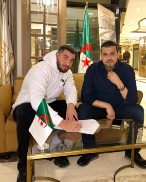 Ahmed Harroun Instagram - C’est avec une immense fierté et un très grand honneur que je vous annonce ma participation au feuilleton « الاختيار الاول » 🇩🇿🎬

Merci à @reda_city16 💥
De m’avoir donné cette opportunité et de m’avoir fais confiance pour ce magnifique projet Qui a demandé énormément de travail et beaucoup de sacrifices Et merci à toute l’équipe et tous les acteurs Et tous ceux qui ont participé à ce tournage ♥️ @reda_city16