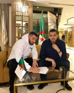 Ahmed Harroun Instagram - C’est avec une immense fierté et un très grand honneur que je vous annonce ma participation au feuilleton « الاختيار الاول » 🇩🇿🎬

Merci à @reda_city16 💥
De m’avoir donné cette opportunité et de m’avoir fais confiance pour ce magnifique projet Qui a demandé énormément de travail et beaucoup de sacrifices Et merci à toute l’équipe et tous les acteurs Et tous ceux qui ont participé à ce tournage ♥️ @reda_city16