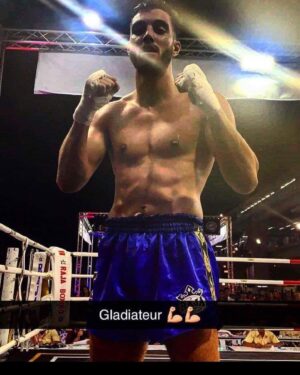 Ahmed Harroun Instagram - Le guerrier affûte sa lame sans relâche mais ne la sort que pour une bonne raison 🇩🇿♓️

Bangkok Thaïlande 🇹🇭