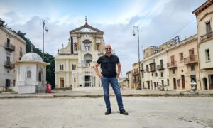 Ahmed Mourad Instagram - Once upon a time; "Malèna/ Monica Bellucci" walked here... 
Giuseppe Tornatore shot parts of the movie "Malèna" in Tunisia. The filming locations in Tunisia were used to portray the Sicilian town of Castelcutò during World War II, primarily because some Sicilian towns had changed too much since that era to serve as period-accurate locations. Tunisia provided a setting that better matched the historical appearance required for the film. 
#tunisia
#malèna 
#monicabellucci 
في يوم من الأيام سارت "مالينا/ مونيكا بيلوتشي" هنا... 
صور جوزيبي تورناتوري أجزاء من فيلم "مالينا" في تونس. استُخدمت مواقع التصوير في تونس لتصوير بلدة كاستلكوتو الصقلية خلال الحرب العالمية الثانية، وذلك بشكل رئيسي لأن بعض المدن الصقلية قد تغيرت كثيراً منذ تلك الحقبة لتكون مواقع دقيقة للفترة الزمنية. وفرت تونس مواقع تصوير تطابق بشكل أفضل المظهر التاريخي المطلوب للفيلم...