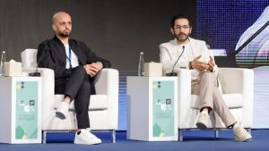 Ahmed Mourad Instagram - جلسة "أسرار صناعة السينما" في المؤتمر الدولي للنشر العربي فى أبو ظبي، بحضور الفنان أحمد حلمي، والمخرج مروان حامد، والكاتب أحمد مراد. 
@ahmedhelmy 
@marwanhamed 
#abudhabi
قدم الندوة الإعلامي: @eisaalmarzooqi_
