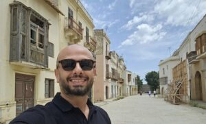 Ahmed Mourad Instagram - Once upon a time; "Malèna/ Monica Bellucci" walked here... 
Giuseppe Tornatore shot parts of the movie "Malèna" in Tunisia. The filming locations in Tunisia were used to portray the Sicilian town of Castelcutò during World War II, primarily because some Sicilian towns had changed too much since that era to serve as period-accurate locations. Tunisia provided a setting that better matched the historical appearance required for the film. 
#tunisia
#malèna 
#monicabellucci 
في يوم من الأيام سارت "مالينا/ مونيكا بيلوتشي" هنا... 
صور جوزيبي تورناتوري أجزاء من فيلم "مالينا" في تونس. استُخدمت مواقع التصوير في تونس لتصوير بلدة كاستلكوتو الصقلية خلال الحرب العالمية الثانية، وذلك بشكل رئيسي لأن بعض المدن الصقلية قد تغيرت كثيراً منذ تلك الحقبة لتكون مواقع دقيقة للفترة الزمنية. وفرت تونس مواقع تصوير تطابق بشكل أفضل المظهر التاريخي المطلوب للفيلم...