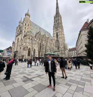 Ahmet Çevik Instagram - Viyana Güzel ama Pahalı bir Şehir.
#viyana #vienna #austurya #avusturya🇦🇹