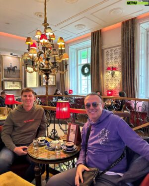 Ahmet Çevik Instagram - Güzel bir Viyana seyahatinin sonuna geldim.
Hoşçakal Viyana. 
#binşükür 
 #viyana #vienna #avusturya🇦🇹