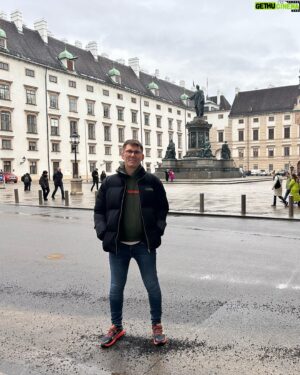 Ahmet Çevik Instagram - Güzel bir Viyana seyahatinin sonuna geldim.
Hoşçakal Viyana. 
#binşükür 
 #viyana #vienna #avusturya🇦🇹
