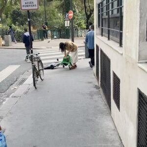 Ahmet Haktan Zavlak Instagram - Paris’i ilk fotoğraftaki yüz ifadesiyle bitirdim. Çok güzeldi, 12 Ocak’ta görüşürüz🙌🏻