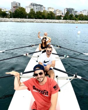 Ahmet Kural Instagram - Kürek İster 🚣‍♀️ @istanbulwindsurfcenter  @caglagizemmm  @sekerozcagatay @alp_guler @taylanertas_pt #istanbulwindsurfcenter