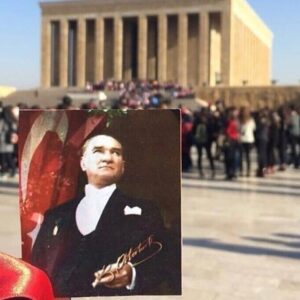 Ahmet Kural Instagram - Cumhuriyet Bayramımız Kutlu Mutlu olsun. Yaşasın Cumhuriyet 🇹🇷