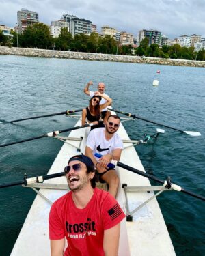 Ahmet Kural Instagram - Kürek İster 🚣‍♀️ @istanbulwindsurfcenter  @caglagizemmm  @sekerozcagatay @alp_guler @taylanertas_pt #istanbulwindsurfcenter