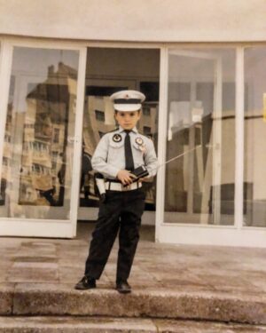 Ahmet Kural Instagram - (Nevşehir 1990) Polis teşkilatı, o zaman 145... Şimdi 175 yaşında... Pantolon boy ölçüsü 110 cm. ama bugün de şefkatli yürekleriyle herkese dokunan ve cansiperhane görev yapan polis teşkilatına saygının ve sevginin ölçüsüne sınır yok. #polisteşkilatı175yaşında 💙