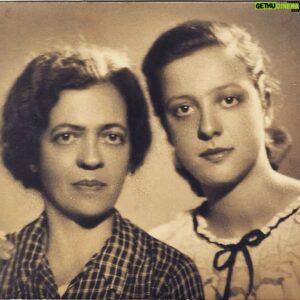 Ahmet Somers Instagram - Grandmother & mother (1950)
Anneannem & Annem