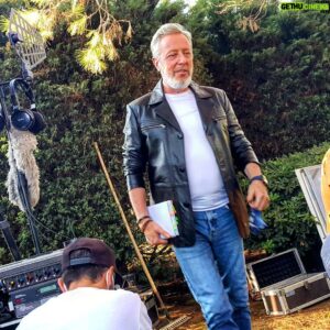 Ahmet Somers Instagram - Bir sahneden diğerine.
@sencalkapimi @mfyapimtelevizyonvefilmcilik