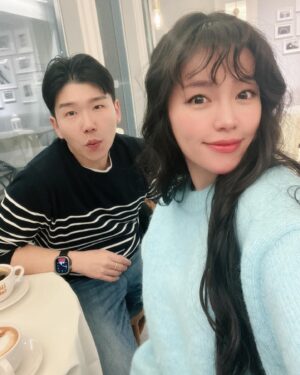 Ahn Chae-mi Instagram - 오랜만에 오빠 만나서 신났쟈낭🫶🏻 핫한데서 빠빠먹고 핫한 소금빵도 사줘서 더 신났쟈낭🥐 #보보식당 #자연도소금빵 #리암스케이커리