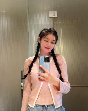 Ahn Chae-mi Instagram - 好久不见! 中国 😆 #北京 #beijing #베이징