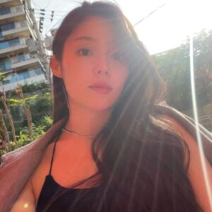Ahn Chae-mi Instagram - 사랑하는 사람들과 같이 있을때 더 행복해지는 순간들이 나에겐 너무 소중해🫶🏻 I love my sisters🩷
#한남동 #에피세리꼴라주