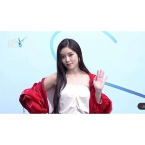 Ahn Chae-mi Instagram - 2024 S/S #서울패션위크 #메종니카 포토월 
기자님들 사진 감사합니다아❤️

메종니카 초대해주셔서 감사합니다🫶🏻 @maison_nica 

#seoulfashionweek #maisonnica #안채미