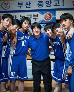 Ahn Jae-hong Instagram - 신임 코치와 여섯 명의 선수, 8일간의 경기
우리는 누구보다 빛났다!

우리의 뜨거운 이야기가 시작됩니다.
극장으로 오세요💚

영화 #리바운드 #장항준감독님 작품
4월 5일 대개봉!!!!🌿🌿🏀