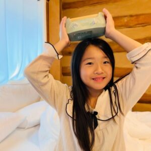 Ahn Se-bin Instagram - my little morphee 

프랑스육아법 마이리틀모페!! 

2020년 프랑스에서 시작해 현재, 약 70만 이상의 가정에서 사용하고 있는 키즈 오디오 세빈이도 듣고 있는데 평소 공부하던 내용이 나오면 두배 효과✨

- 192개의 다양한 창작 동화, 명상 세션 & 음악 ASMR이 내장
- 🇫🇷🇺🇸🇬🇧🇰🇷 전문 원어민 성우가 녹음한 128개의 창작 동화
- 명상 시 사용할 수 있는 32개의 명상 세션
- 마음을 안정시킬 수 있는 16개의 마음안정 음악
- 16개의 자연의 소리와 백색소음
- 듣기 선행으로 귀트영 도움 

아이들의 건강한 수면을 돕는 마이리틀모페 
'영국식 영어, '미국식 영어' 그리고 '프랑스어'가 지원되어, 자연스럽게 정확한 발음으로 외국어 듣기에 익숙해지는 마이리틀모페 

📍현대백화점 판교점, 더현대 서울점 마이리틀모페가 입점

@morphee.kr 

홈페이지➜www.morphee.co.kr
스토어➜ (https://smartstore.naver.com/apsunfit)

#협찬 #마이리틀모페 #📻 #France #mylittlemorphee #프랑스육아법 #우리아이 #원어민영어 #선생님 #키즈오디오 #외국어교육 #숙면 #명상 #영어교육 #분리수면 #3살아기 #꿀잠 #🇫🇷 #🇺🇸#🇬🇧 #🇰🇷 #정국 #jungkook #neverletgo #안세빈 #sebin