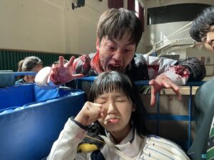 Ahn Seung-gyun Instagram - 같이가자..
#지금우리학교는 #allofusaredead 
#netflix