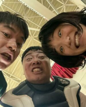 Ahn Seung-gyun Instagram - 짧고굵은만남. 
#netflix #지금우리학교는 #allofusaredead