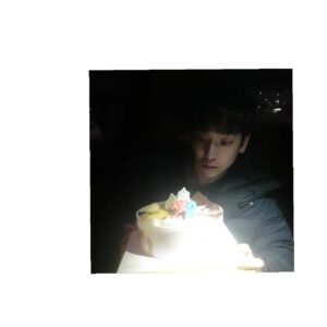 Ahn Seung-gyun Instagram - 태어난 날을 축하해주셔서 감사합니다. 
나에 대해 알아가고 사랑할 수 있는 
따뜻한 하루 였습니다. 
건강하시구 복 많이 받으세요.
#👍😂