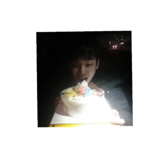 Ahn Seung-gyun Instagram - 태어난 날을 축하해주셔서 감사합니다. 
나에 대해 알아가고 사랑할 수 있는 
따뜻한 하루 였습니다. 
건강하시구 복 많이 받으세요.
#👍😂