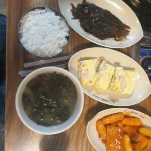 Ahn Seung-gyun Instagram - 태어난 날을 축하해주셔서 감사합니다. 
나에 대해 알아가고 사랑할 수 있는 
따뜻한 하루 였습니다. 
건강하시구 복 많이 받으세요.
#👍😂