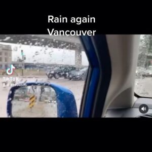 Ahoo Kheradmand Instagram - یکشنبه بارانی☂️☔️🌂🌧
#vancouver #happysummer #canada #sunday #rain #rainy #streetstyle #streetphotography #art #photography #raidio #coffeeshop #beach #montreal #yealtown #worldcup #doha #tiktok