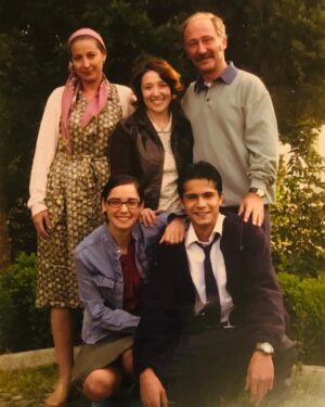 Ahu Türkpençe Instagram - İşte #tbt’nin kralı 😊💕😊 En sevdiğim... en karınca halim 🙏🏻😊🙏🏻 BİM 🦋🦋🦋