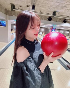 Ai Negishi Instagram - 🎳❤️🎳
.
ボウリングイベント
ありがとうございました🥰
とっても楽しかったし
みんなに会えてHAPPYでした❣️
私も普段下手くそなのに
130というスコアでご満悦です🫶
.
#ボウリング #ボウリングイベント
#FCイベント #FC #ファンクラブ
#ootd